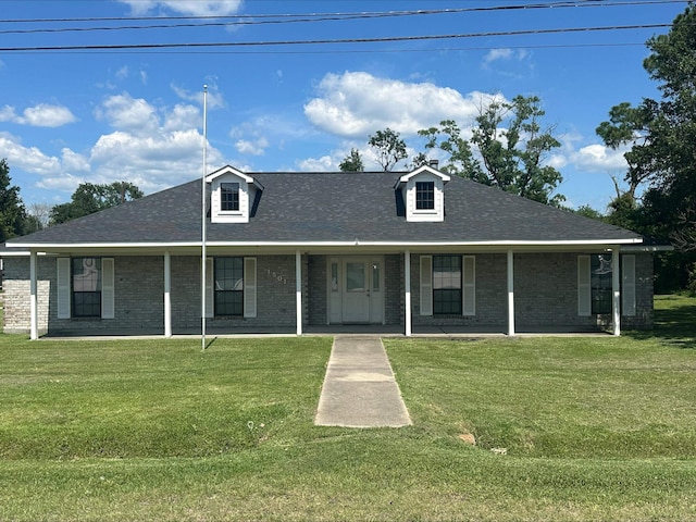 view of front of property with a front lawn and covered porch