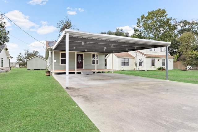 view of front of home featuring a front lawn