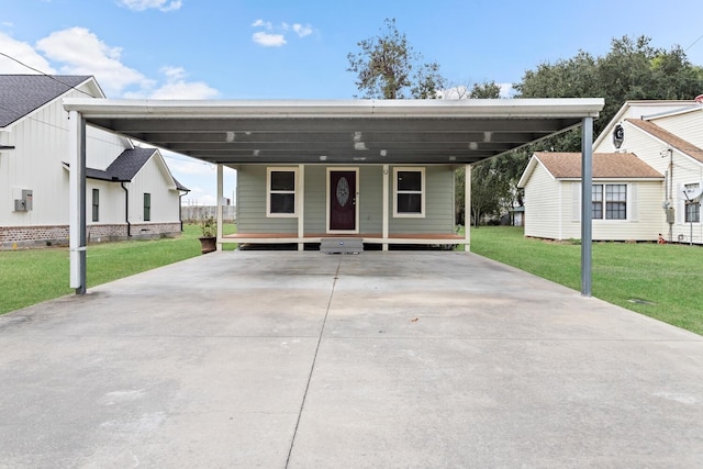 manufactured / mobile home featuring a front lawn and a carport