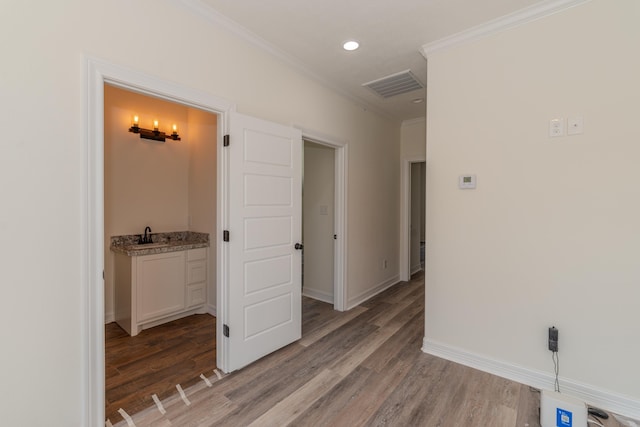 unfurnished room featuring recessed lighting, visible vents, light wood-style flooring, ornamental molding, and baseboards