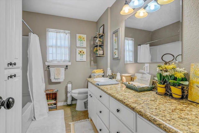 410 Christy Ln, Bridge City, TX 77611 - full bathroom with plenty of natural light, vanity, shower / bath combo, and a chandelier