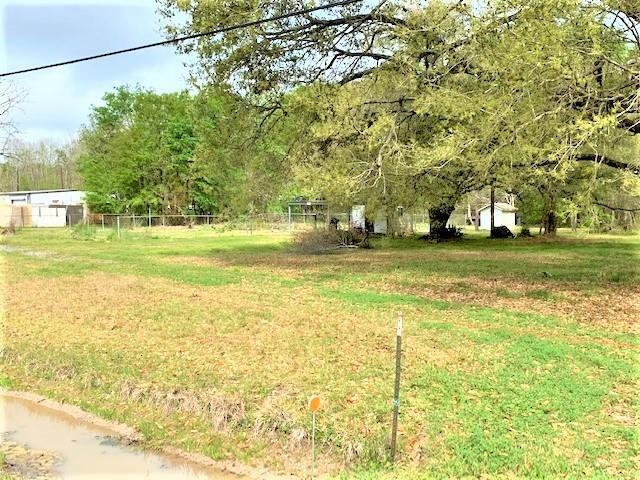 Listing photo 3 for 16024 Ih 10, Vidor TX 77662