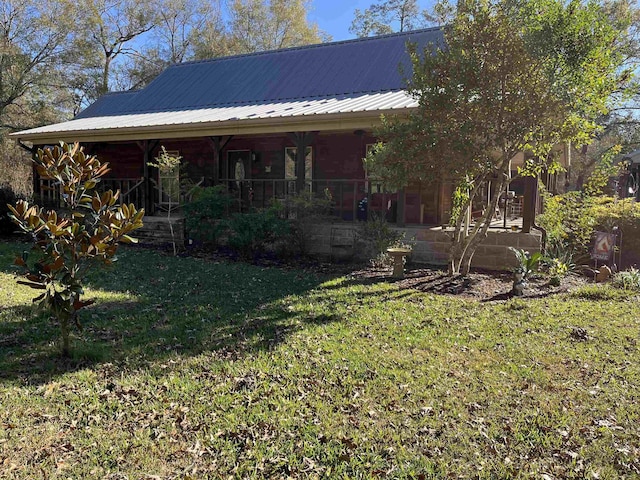 back of house featuring a yard