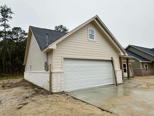 view of front facade featuring a garage