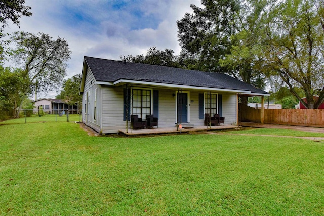 view of front of property featuring a porch and a front lawn