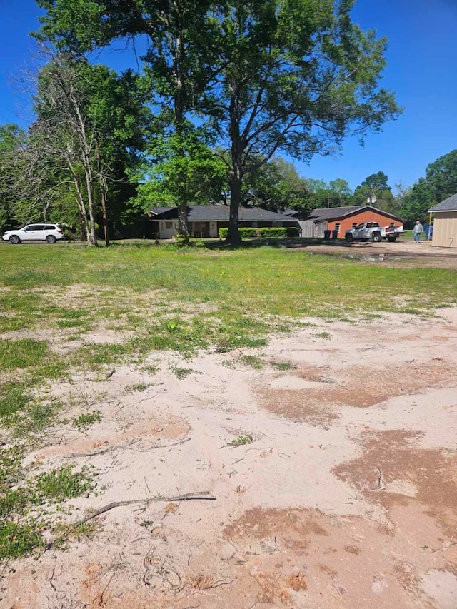 Listing photo 2 for 1335 Norvell, Silsbee TX 77656