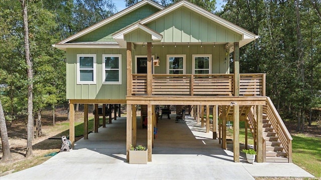 view of front of property featuring a carport and covered porch