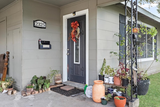 doorway to property with covered porch