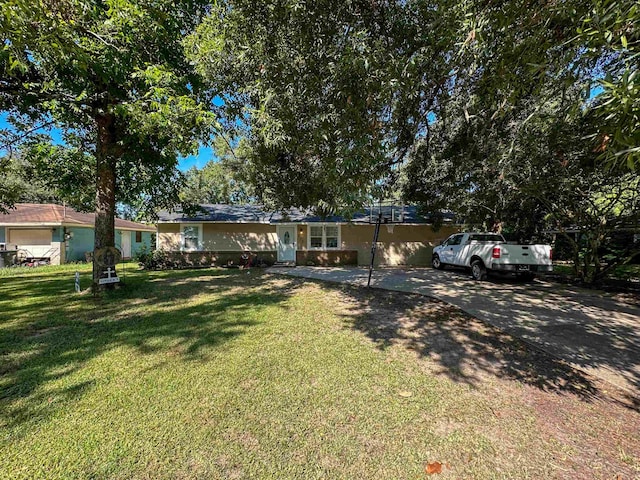 single story home featuring a front yard