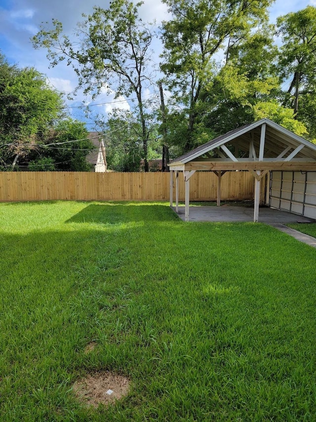 view of yard with a carport