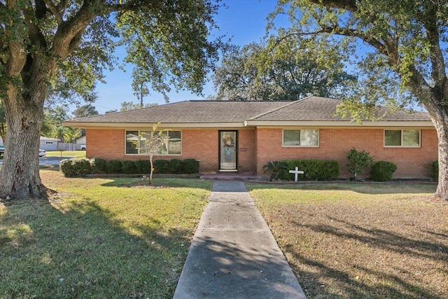 single story home with a front yard