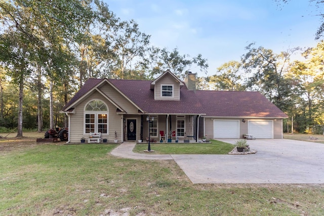 view of front of house featuring a front lawn, a porch, and a garage