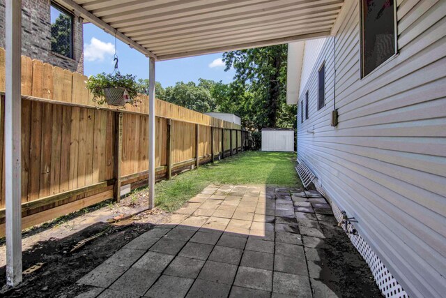 1105 W Dr, Port Neches, TX 77651 - view of patio / terrace
