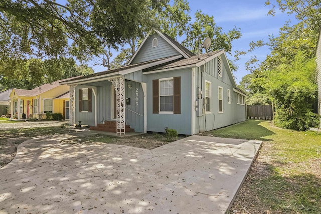 view of front of home with a front yard