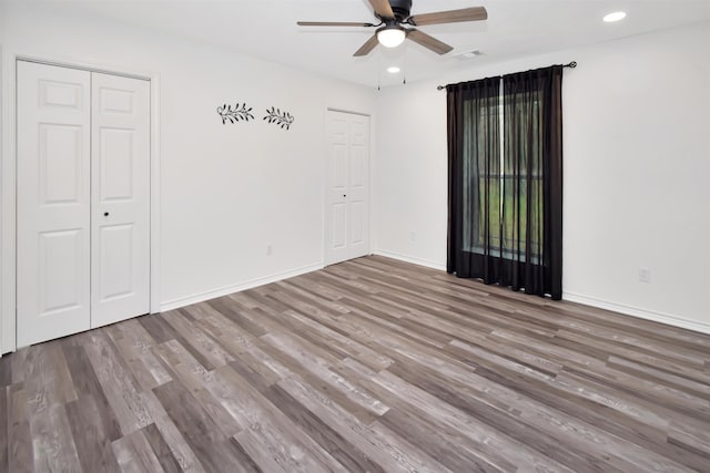 unfurnished room featuring wood finished floors, visible vents, baseboards, recessed lighting, and ceiling fan