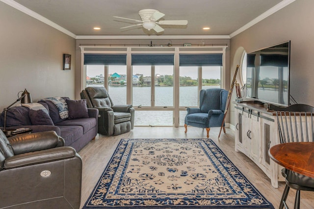 580 Pleasure Island Island, Port Arthur, TX 77640 - living area featuring ceiling fan, light wood-style flooring, recessed lighting, crown molding, and baseboards