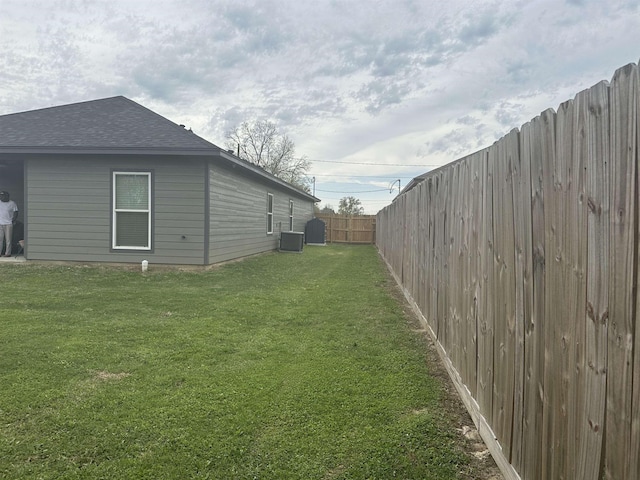 view of yard featuring cooling unit