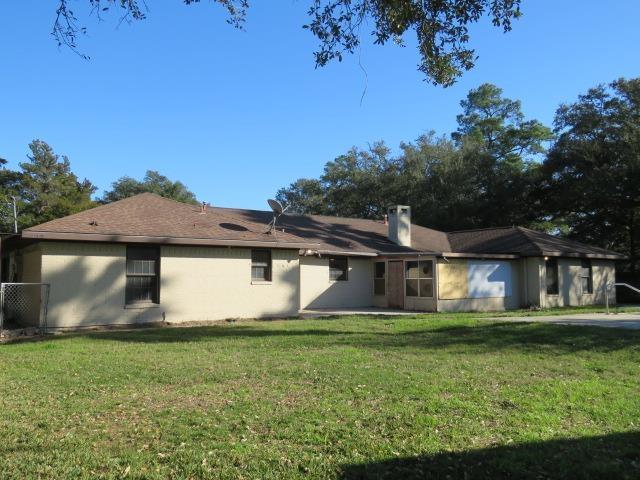 exterior space featuring a front yard