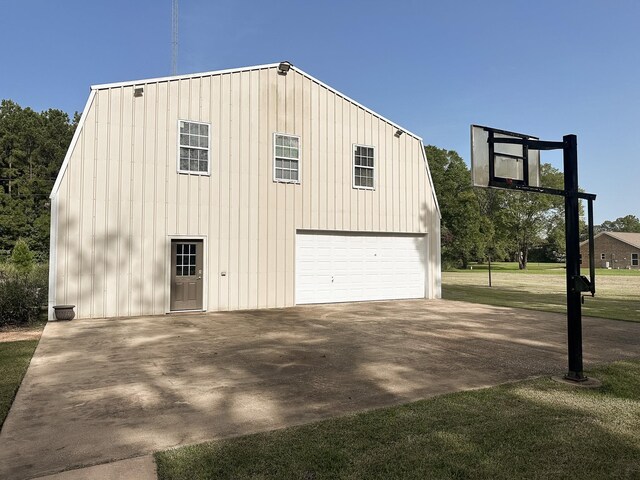 5200 N Fm 105, Vidor, TX 77662 - garage featuring driveway