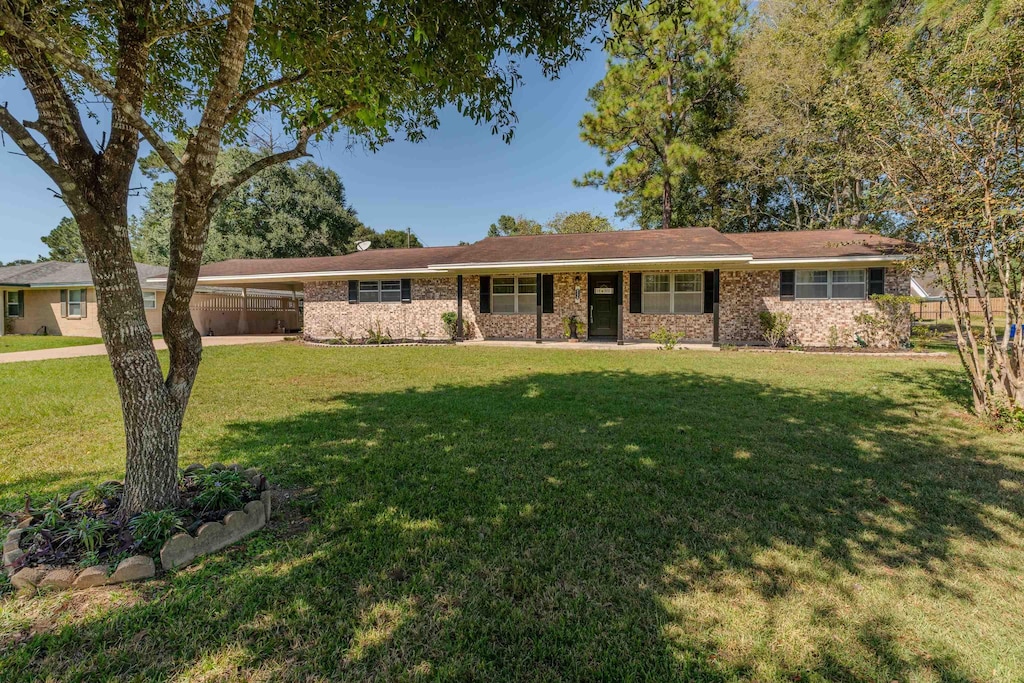 ranch-style home with a front lawn