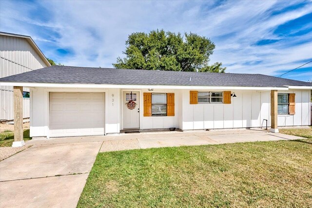 ranch-style home with a front yard and a garage