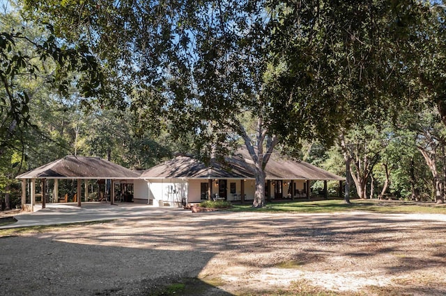 view of front of property featuring a porch