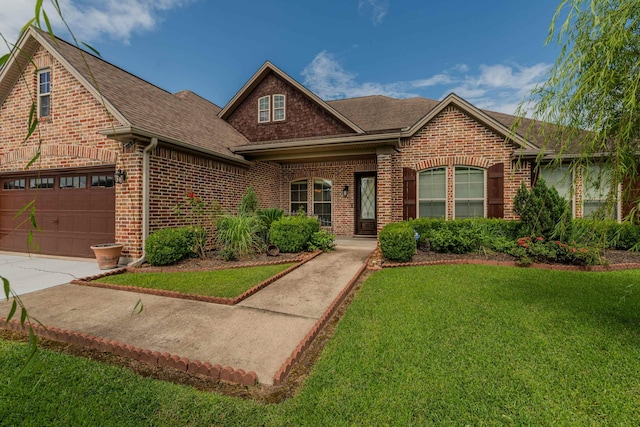 view of front facade featuring a garage and a front lawn