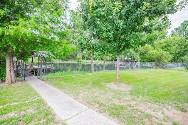 view of yard featuring a water view