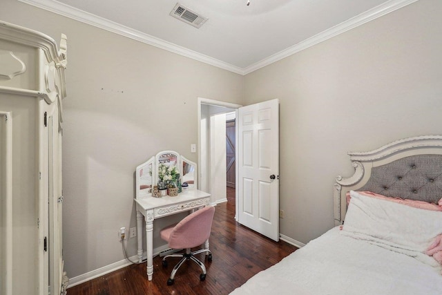 bedroom featuring wood finished floors, visible vents, crown molding, and baseboards