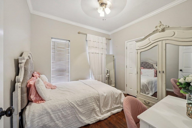 bedroom with dark wood-type flooring, crown molding, and ceiling fan
