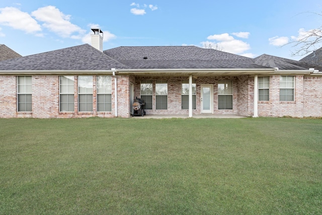 back of house featuring a lawn