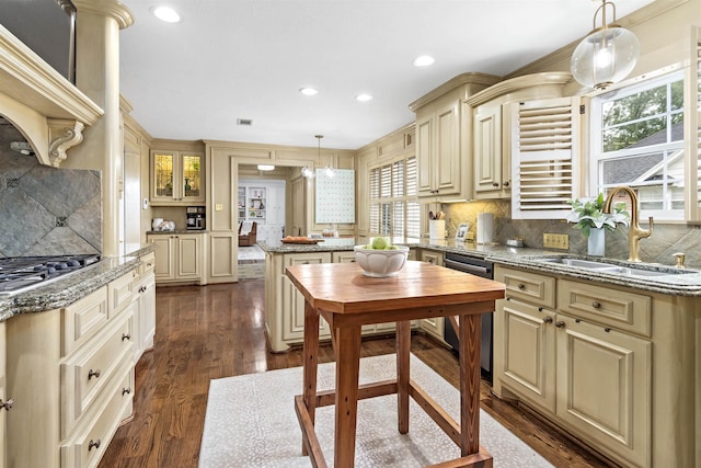 880 Goodhue Rd, Beaumont, TX 77706 - kitchen featuring cream cabinetry, dishwasher, backsplash, a peninsula, and recessed lighting