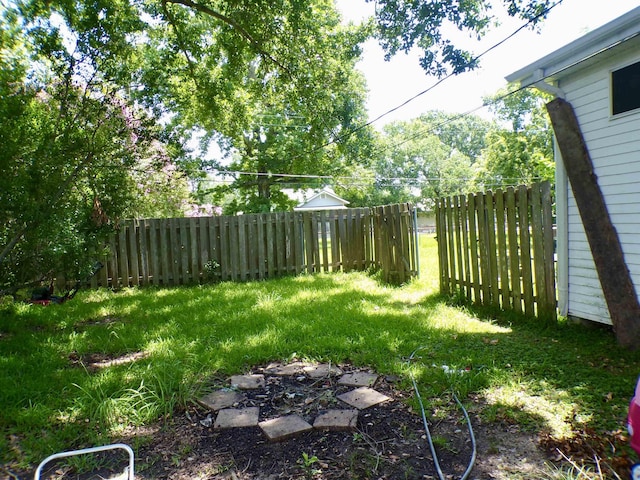 3100 Boyd Ave, Groves, TX 77619 - view of yard