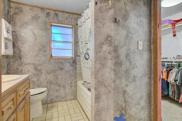 full bathroom with a textured ceiling, vanity, shower / bath combo with shower curtain, crown molding, and toilet