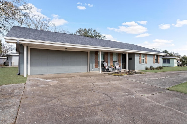 ranch-style home featuring a garage