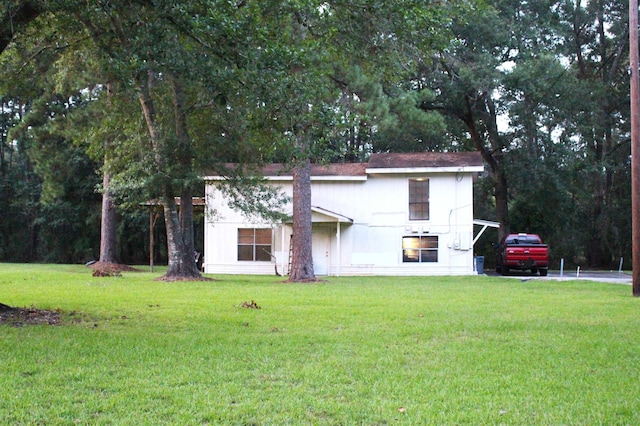 view of front of property with a front lawn