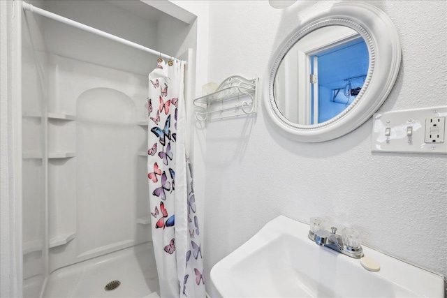 345 Mayhaw Dr, Vidor, TX 77662 - bathroom with a sink, a textured wall, and curtained shower