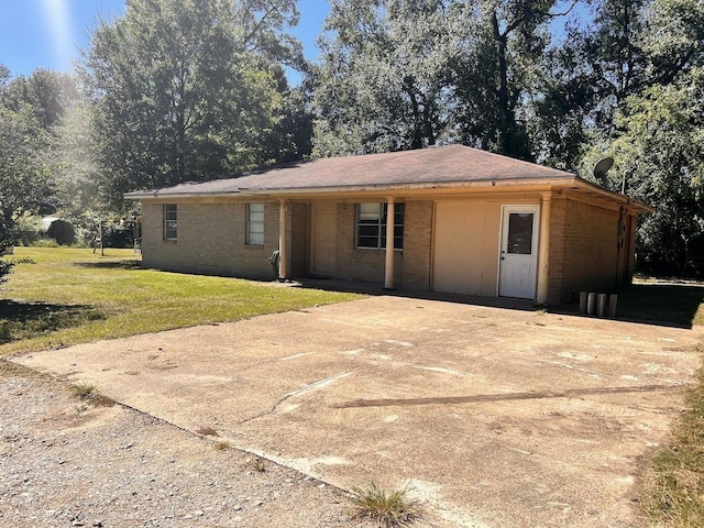 view of front of house with a front yard