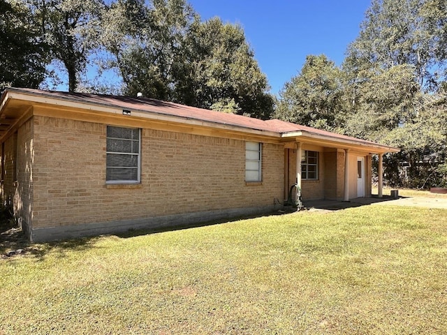 exterior space featuring a lawn