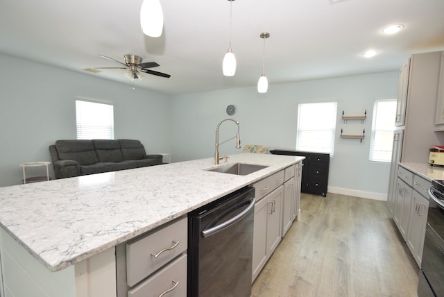 kitchen featuring ceiling fan, a kitchen island with sink, sink, dishwasher, and gray cabinets