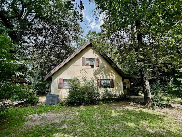 104 Hornbeam Dr, Village Mills, TX 77663 - view of property exterior with a lawn and a garage