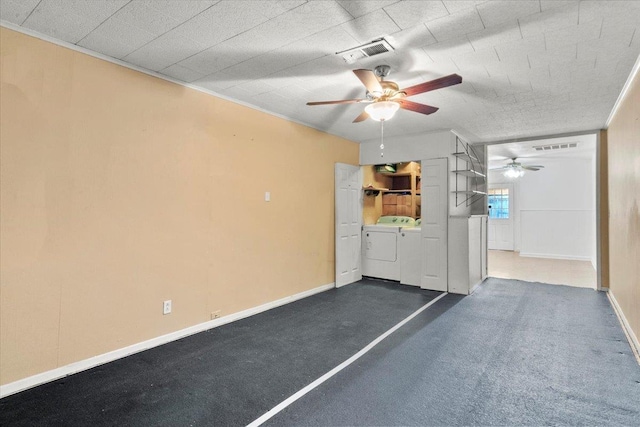 garage with washer and clothes dryer and ceiling fan