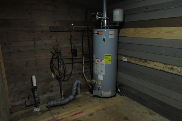 2114 11th St, Port Neches, TX 77651 - utilities featuring gas water heater