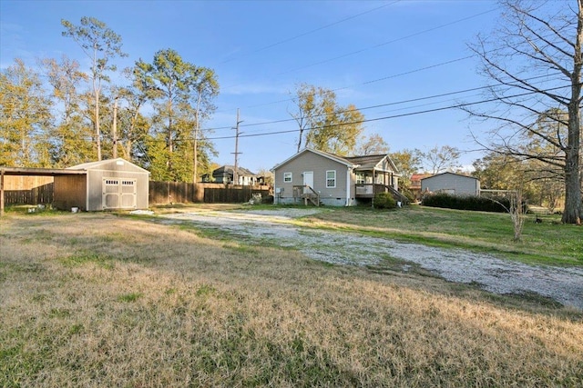 view of yard with a shed