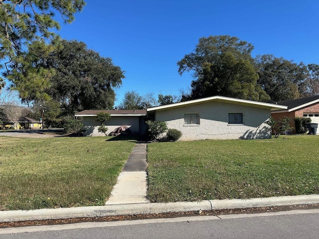 ranch-style house with a front yard