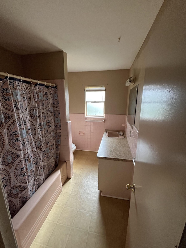 full bathroom with vanity, toilet, tile walls, and shower / bath combo