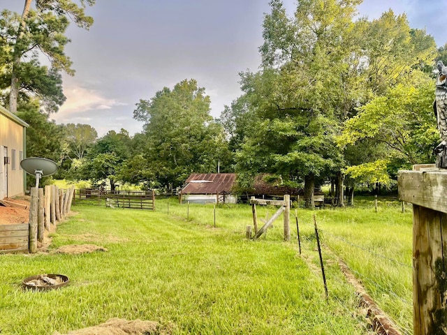 view of yard featuring a rural view