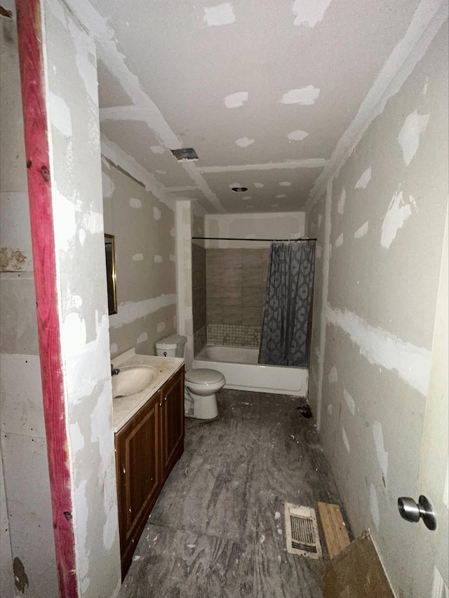 full bathroom with vanity, toilet, and shower / bath combo