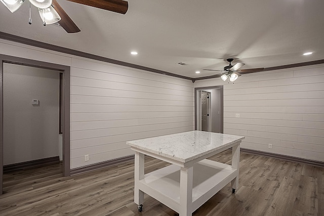 dining area featuring dark wood-style flooring, crown molding, visible vents, ceiling fan, and baseboards