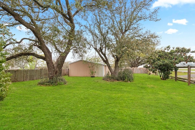 2695 Sandlin St, Beaumont, TX 77707 - view of yard featuring an outbuilding